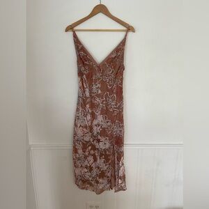 Super cute Lulus dress worn once to a wedding